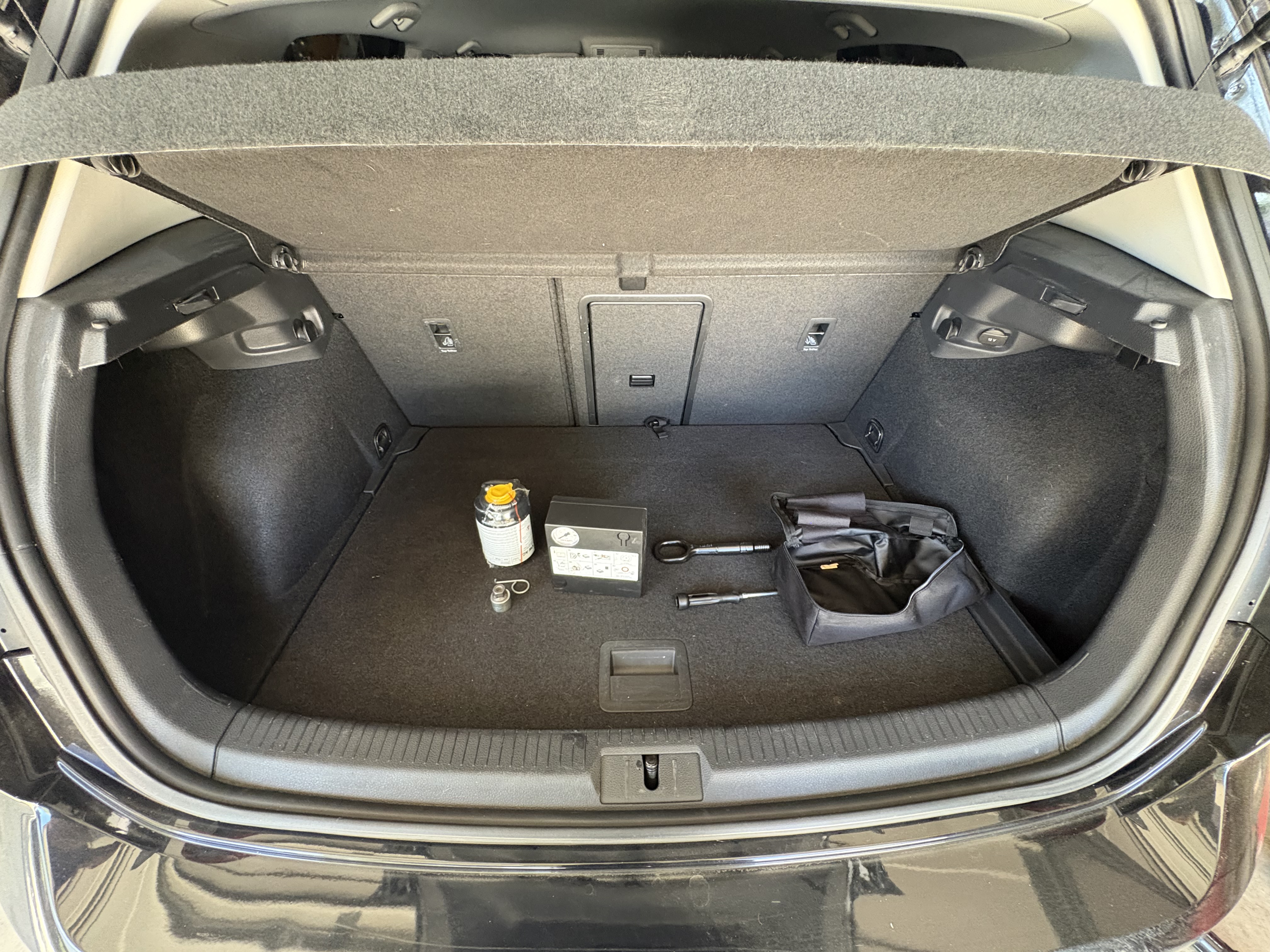 Used 2019 Volkswagen e-Golf SE w/ Driver Assistance Package FWD image 9
