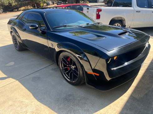 Used 2016 Dodge Challenger SRT Hellcat image 1