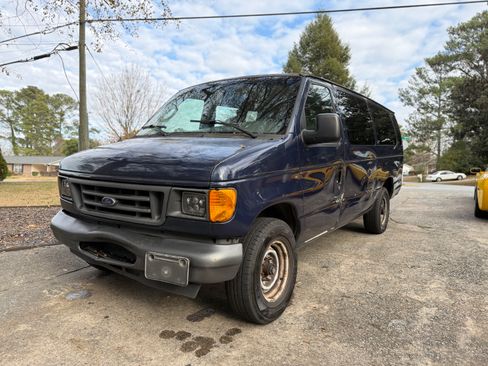 Used 2006 Ford E-350 and Econoline 350 XLT image 10