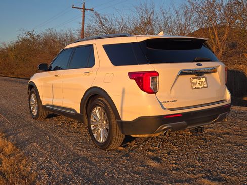 Used 2021 Ford Explorer Limited w/ Equipment Group 301A image 4