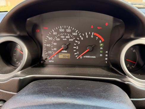 Used 2002 Chrysler Sebring LXi FWD image 13