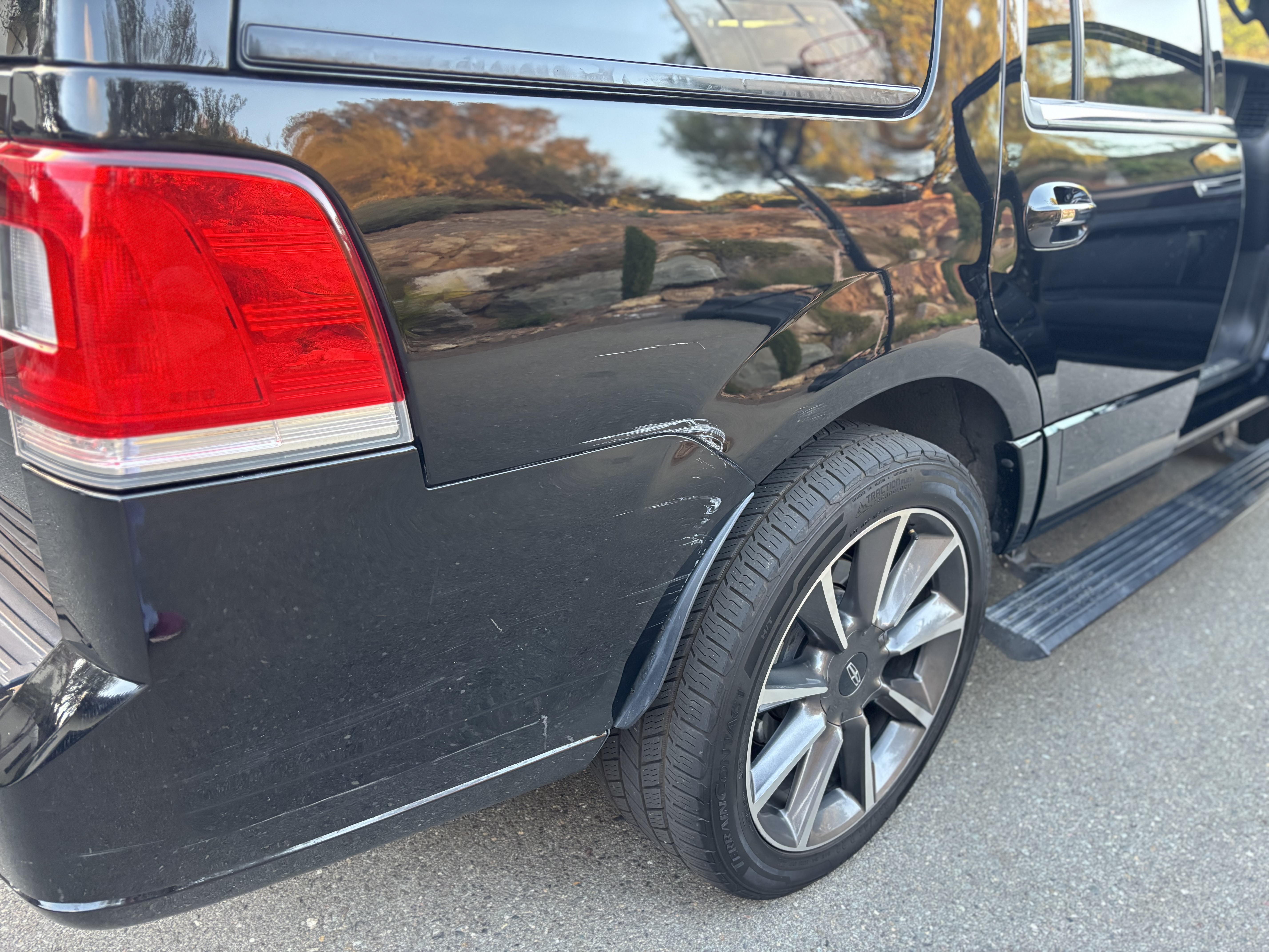 Used 2017 Lincoln Navigator Reserve AWD/4WD image 18