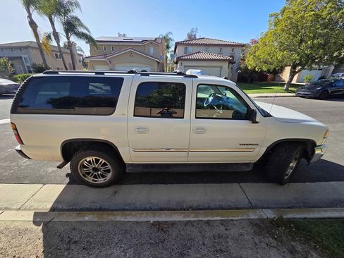 Used 2005 GMC Yukon XL 2500 SLT w/ SLT Preferred Equipment Group AWD/4WD image 8