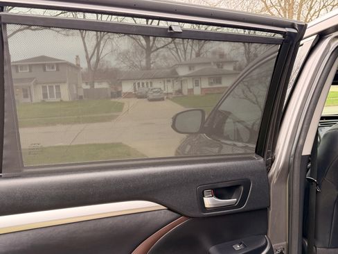 Used 2017 Toyota Highlander XLE image 15