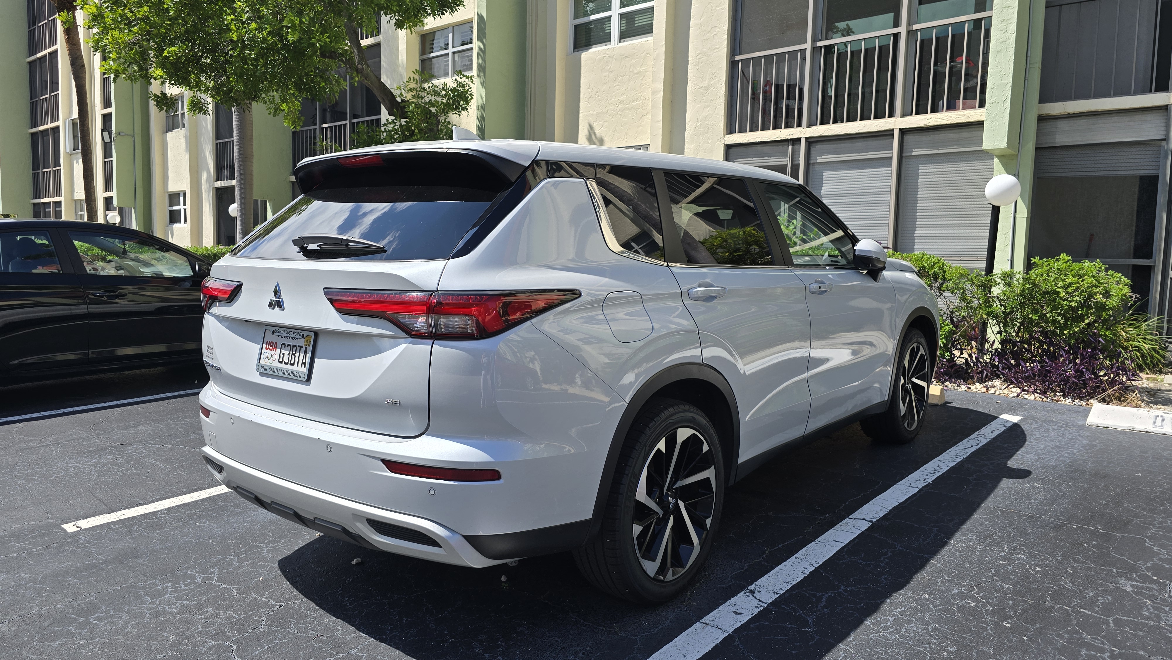 Used 2023 Mitsubishi Outlander SE FWD image 5