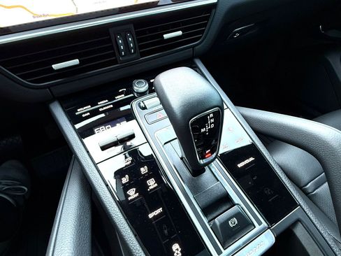 Used 2021 Porsche Cayenne Sport Utility 4D image 12