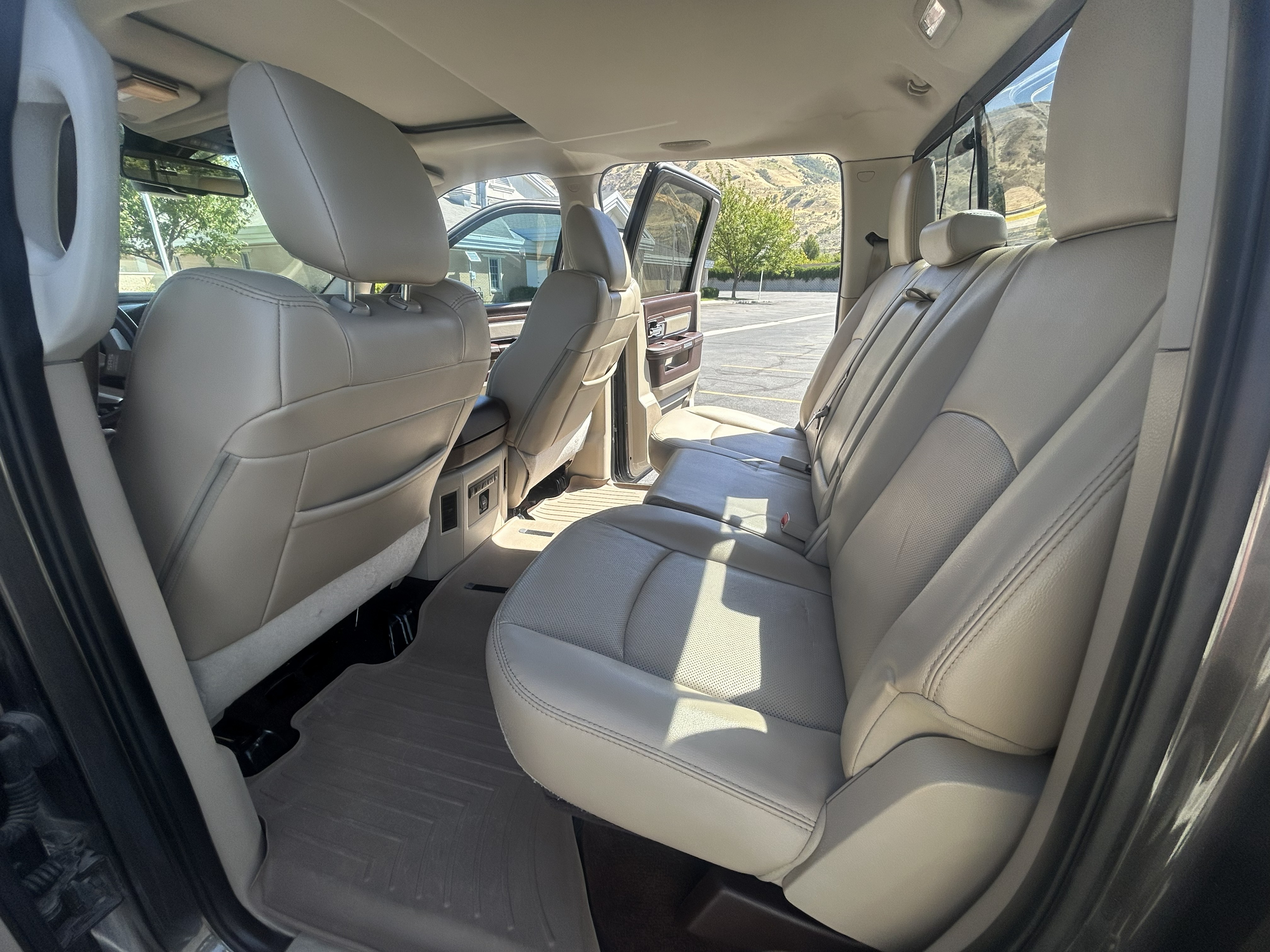 Used 2016 RAM 2500 Laramie w/ Convenience Group AWD/4WD image 19