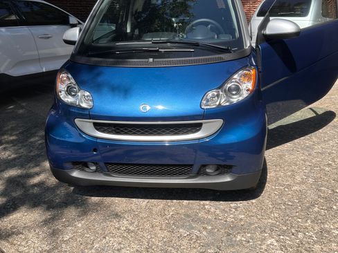 Used 2010 smart fortwo passion RWD image 4