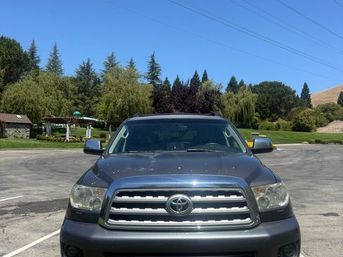 Used 2011 Toyota Sequoia Limited AWD/4WD image 2