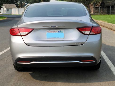 Used 2015 Chrysler 200 Limited image 5