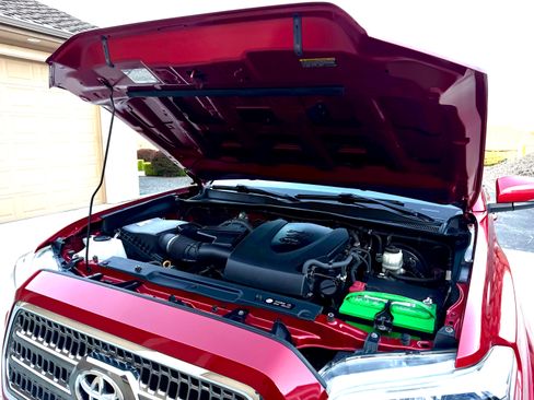 Used 2017 Toyota Tacoma TRD Sport w/ Tow Package image 18