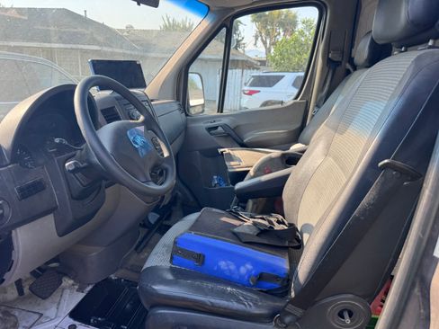 Used 2007 Dodge Sprinter 2500 w/ Comfort Seating Group image 19