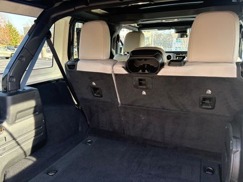 Used 2023 Jeep Wrangler Unlimited Sahara image 11