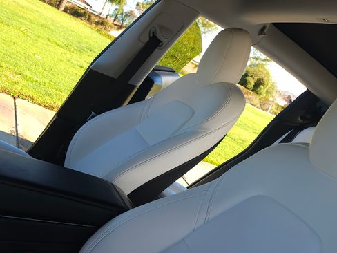 Used 2018 Tesla Model 3 Performance image 9