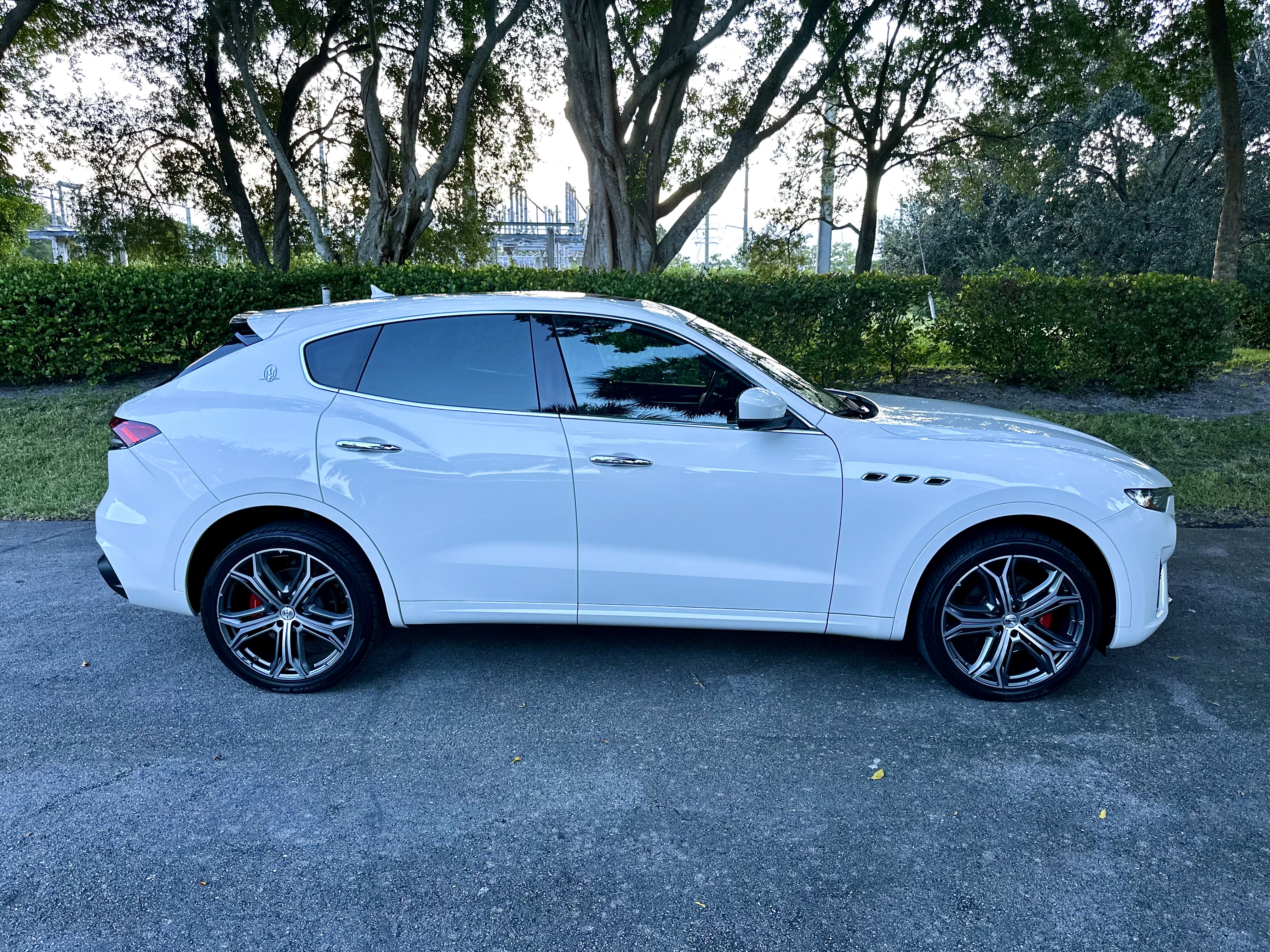 Used 2021 Maserati Levante AWD/4WD image 11