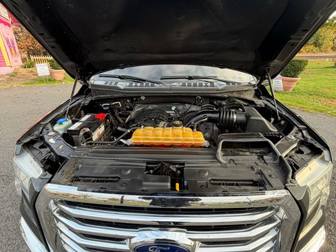 Used 2015 Ford F150 XLT w/ Equipment Group 302A Luxury image 18