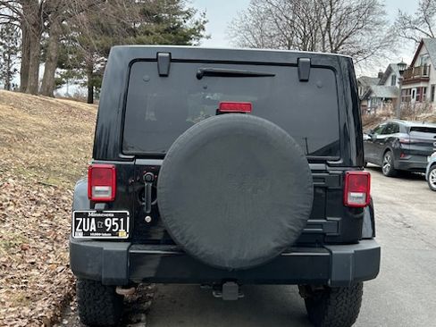 Used 2012 Jeep Wrangler Unlimited Sahara image 5