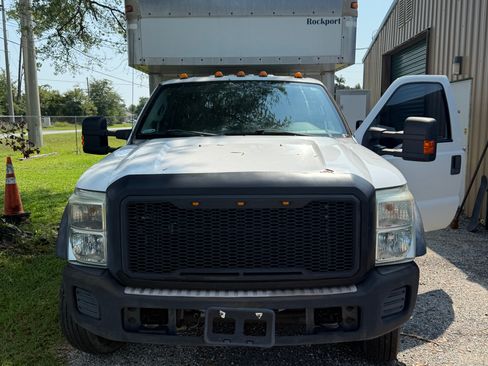 Used 2011 Ford F550 4x4 Crew Cab Super Duty w/ Payload Upgrade Pkg image 10