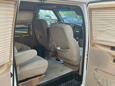Used 1999 Ford E-150 and Econoline 150 image 8