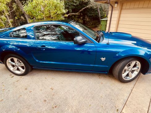 Used 2009 Ford Mustang GT Premium image 2