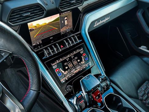 Used 2021 Lamborghini Urus image 22