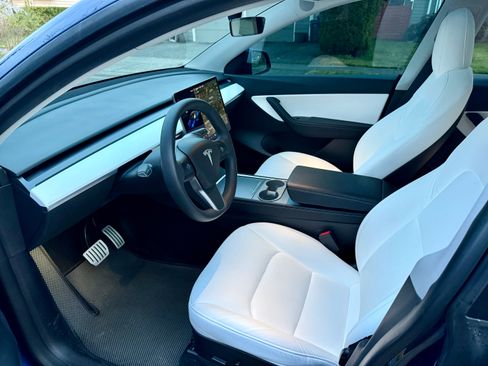 Used 2022 Tesla Model Y Performance image 8