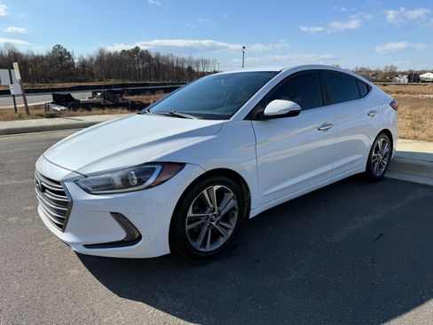 Used 2017 Hyundai Elantra Limited image 4