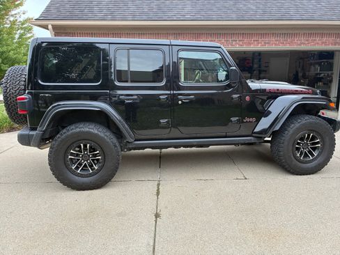Used 2024 Jeep Wrangler Unlimited Rubicon AWD/4WD image 6