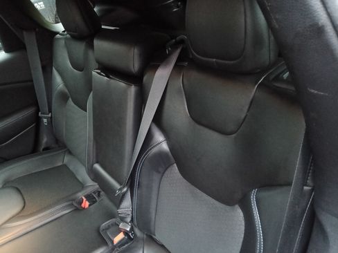 Used 2019 Jeep Cherokee Latitude Plus w/ Cold Weather Group image 19