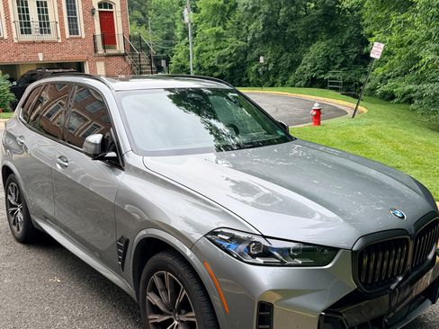 Used 2024 BMW X5 xDrive40i w/ M Sport Package AWD/4WD image 8