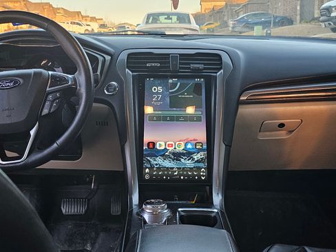 Used 2018 Ford Fusion SE w/ Equipment Group 602A image 2