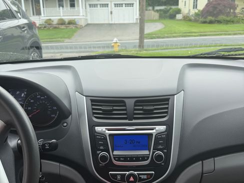 Used 2014 Hyundai Accent GLS FWD image 5