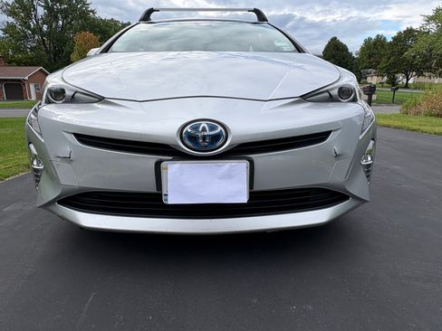 Used 2017 Toyota Prius Four Touring w/ Carpet Mat Package FWD image 12