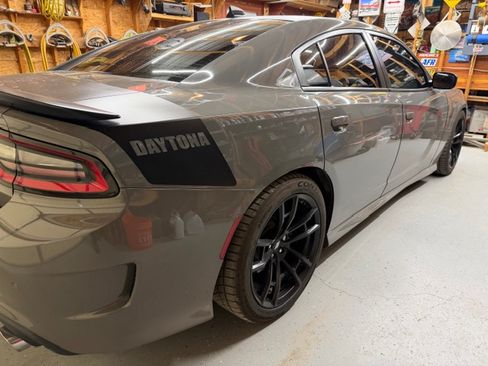 Used 2018 Dodge Charger R/T RWD image 6