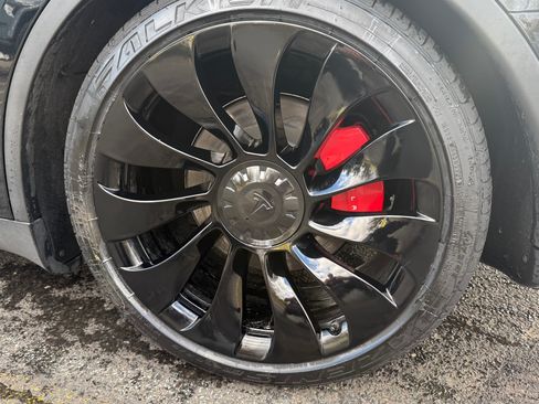 Used 2023 Tesla Model Y Performance image 12