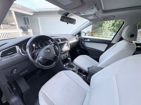 Used 2019 Volkswagen Tiguan SE w/ Panoramic Sunroof Package image 6