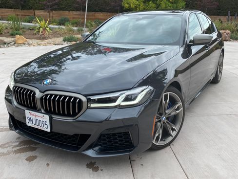 Used 2022 BMW M550i xDrive w/ Premium Package image 4