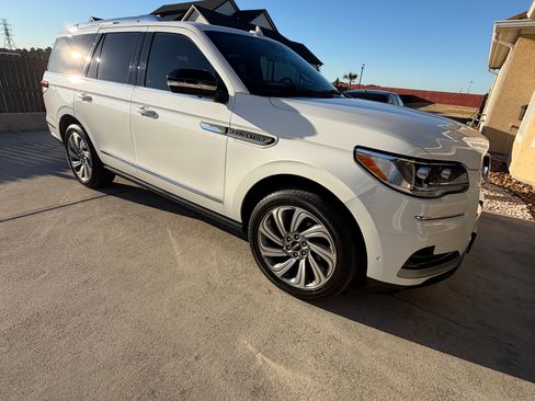 Used 2023 Lincoln Navigator Reserve image 4