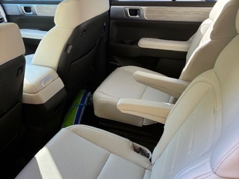 Used 2024 Hyundai Santa Fe Calligraphy image 12