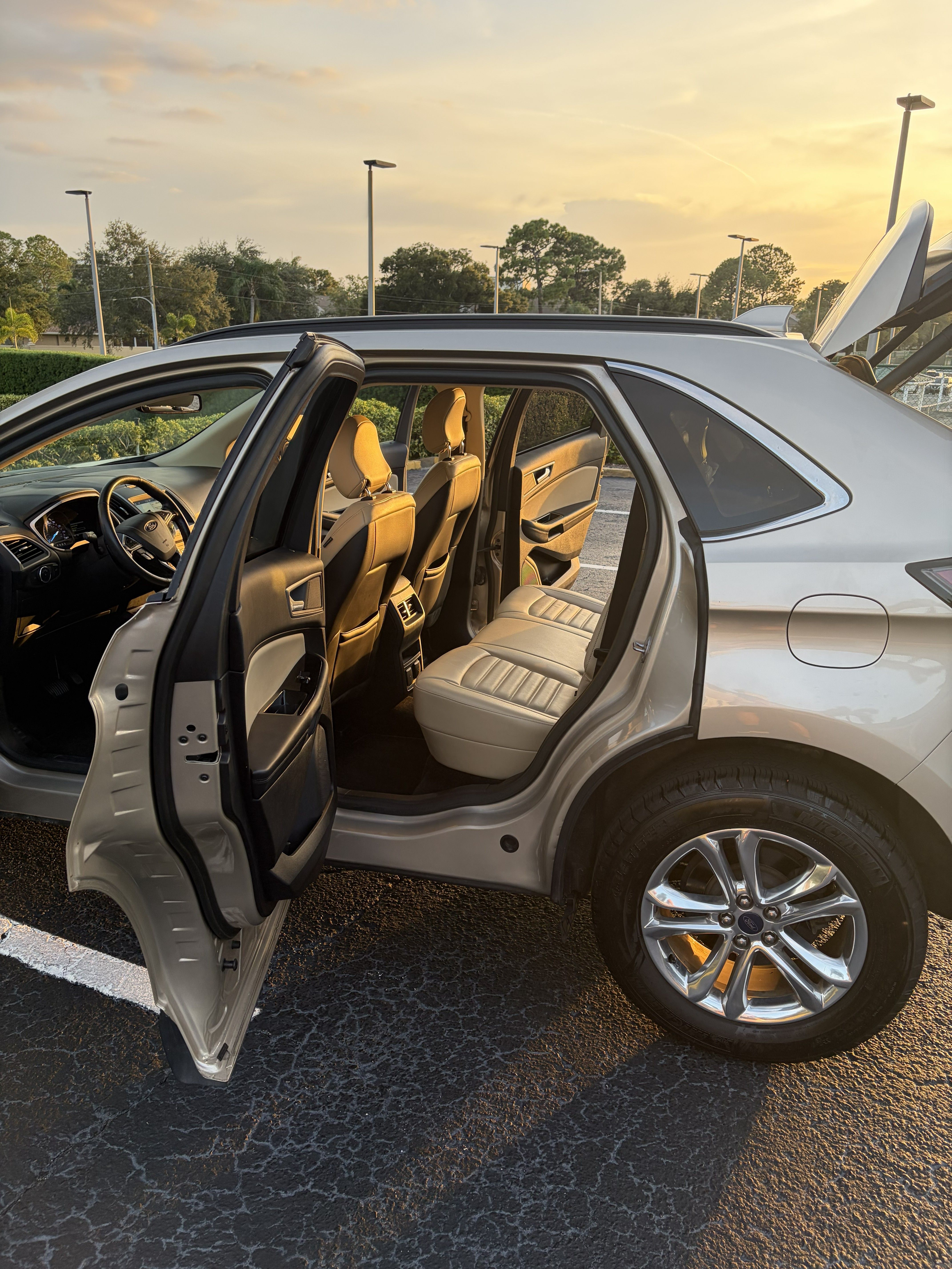 Used 2018 Ford Edge SEL w/ Equipment Group 201A FWD image 8