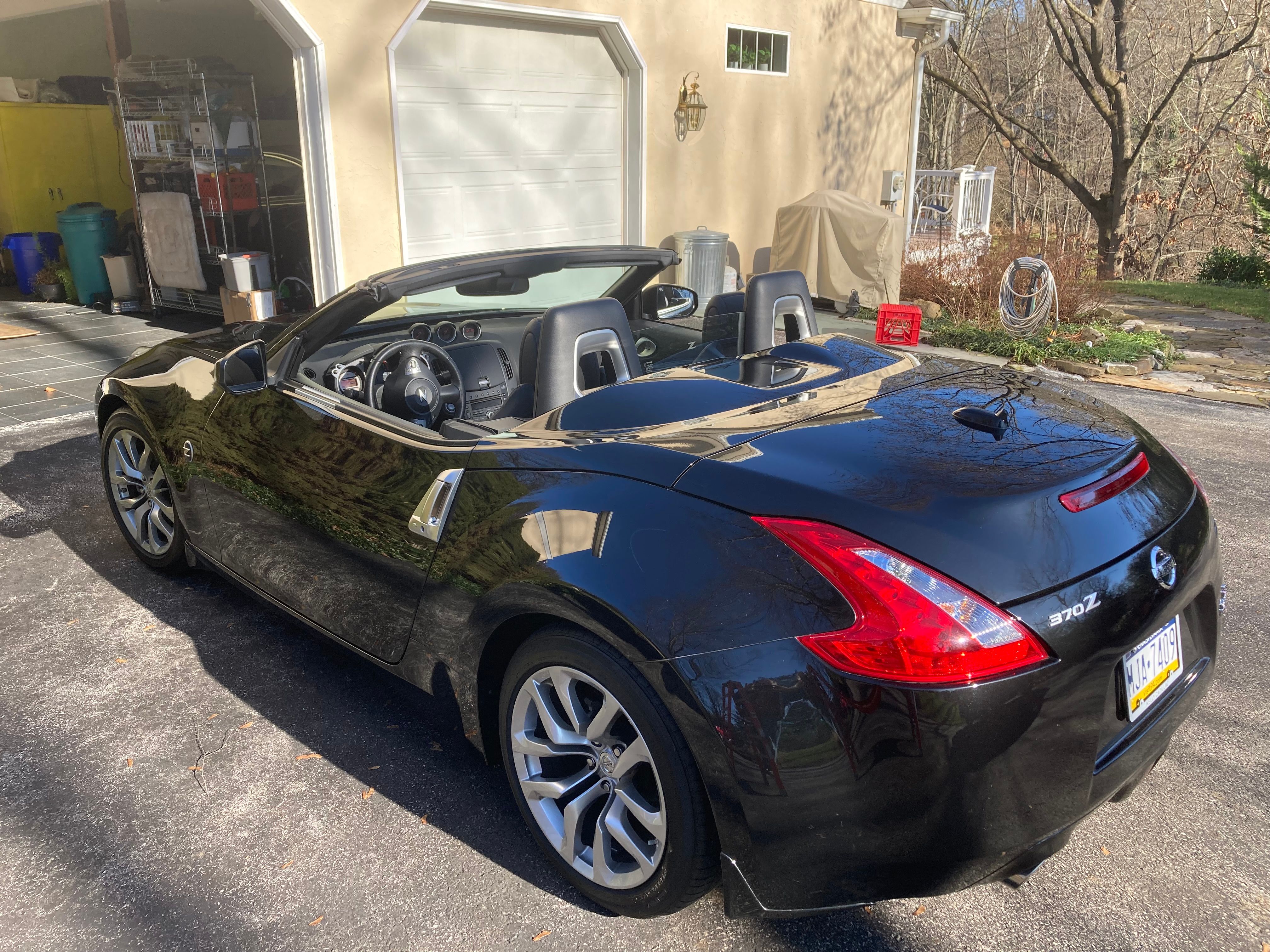 Used 2010 Nissan 370Z Touring RWD image 4