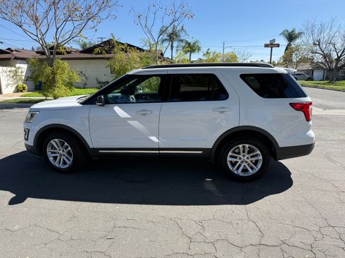 Used 2016 Ford Explorer XLT image 8