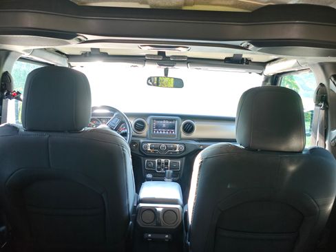 Used 2021 Jeep Wrangler Unlimited Sport AWD/4WD image 9