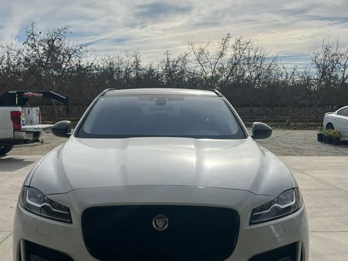 Used 2017 Jaguar F-PACE R-Sport image 4