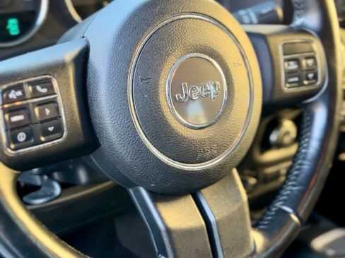 Used 2011 Jeep Wrangler Unlimited Sahara w/ Connectivity Group image 15