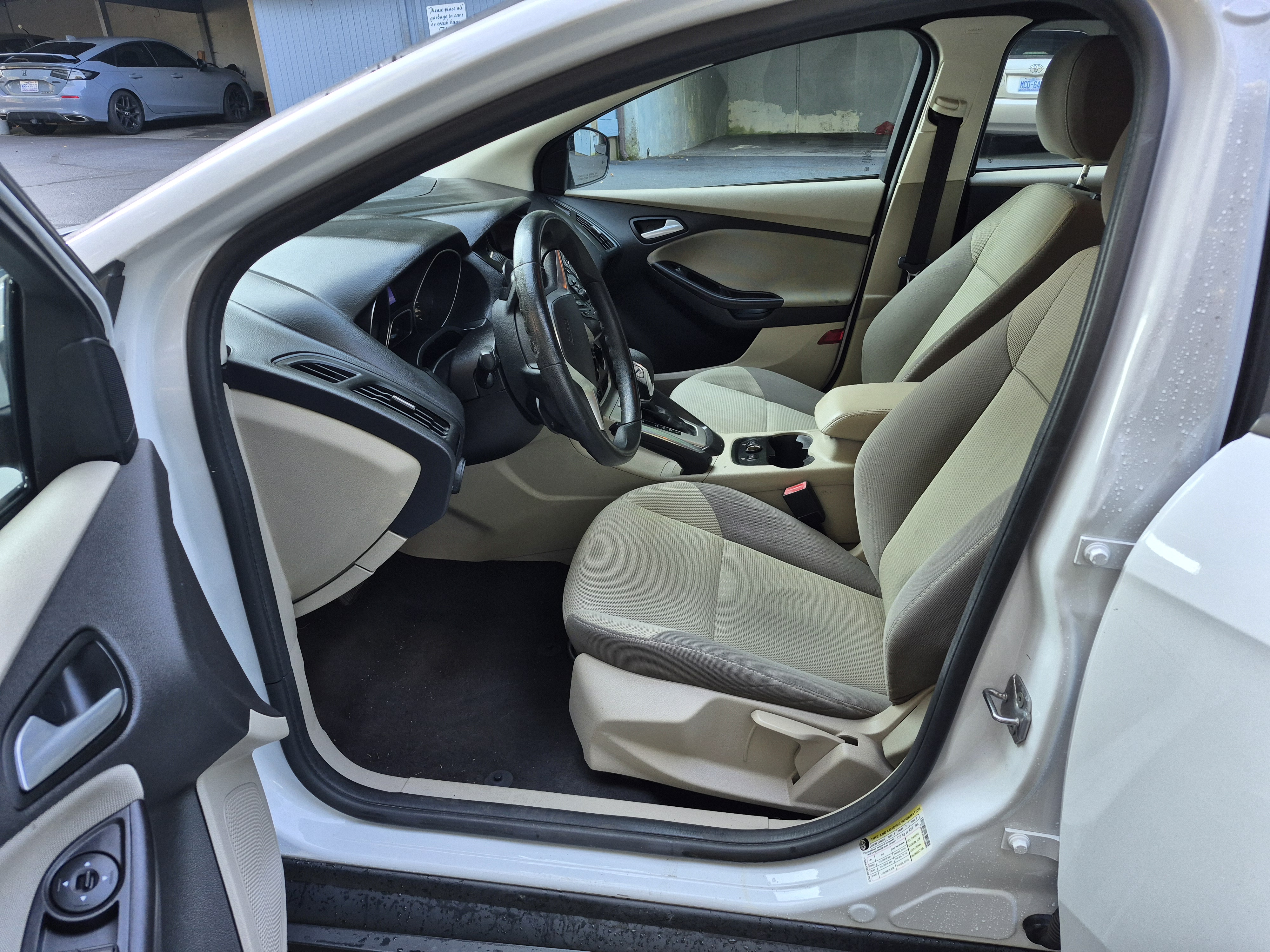 Used 2013 Ford Focus SE w/ SE Winter Pkg FWD image 12