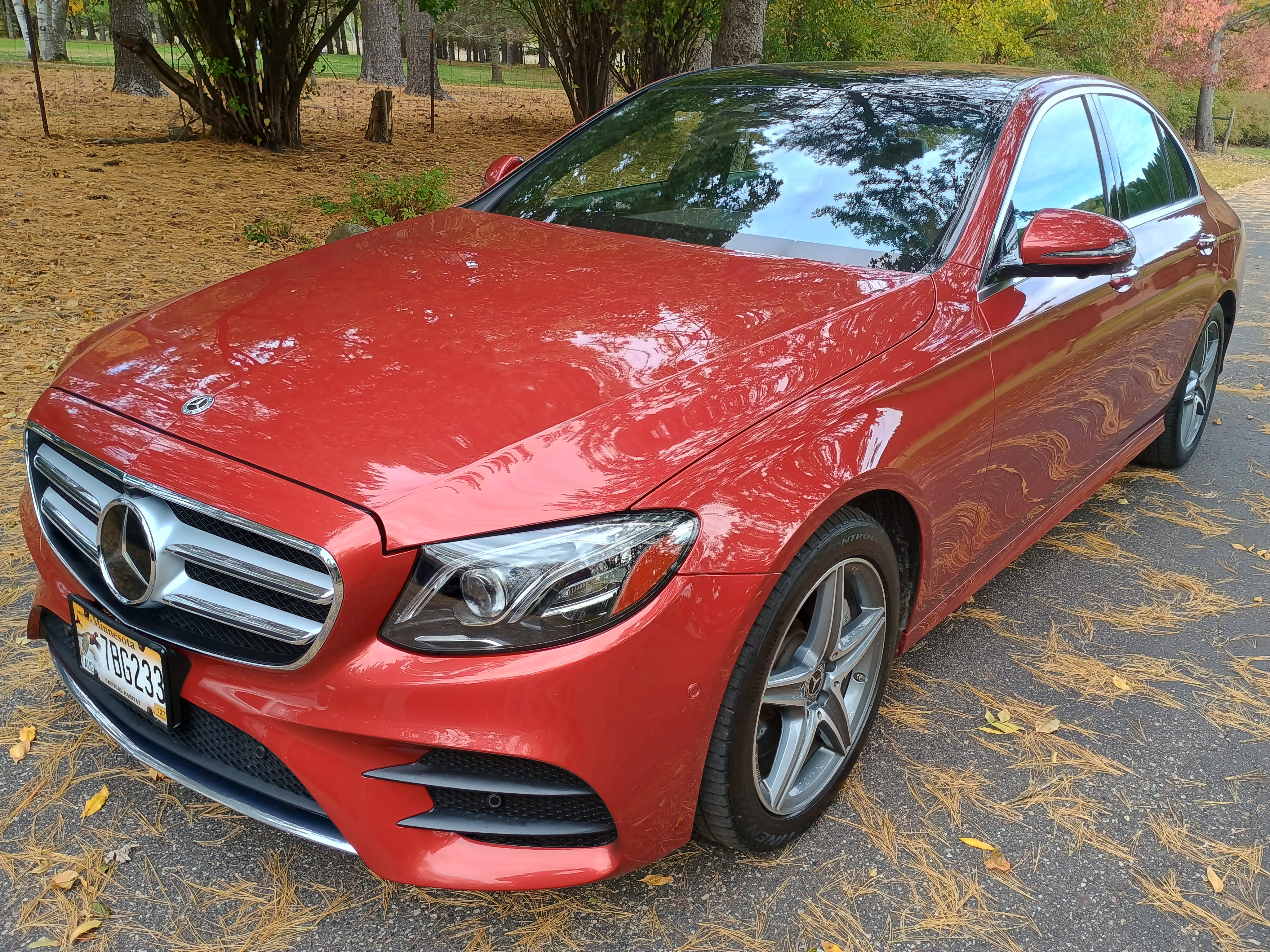 Used 2018 Mercedes-Benz E 400 4MATIC Sedan image 2