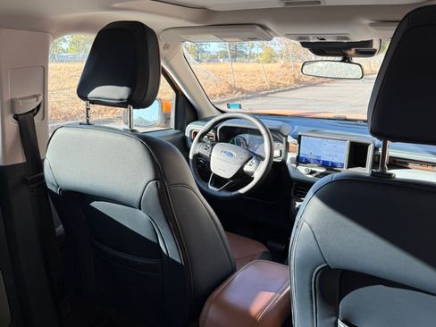 Used 2023 Ford Maverick Lariat w/ Lariat Luxury Package image 11