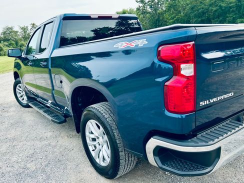 Used 2022 Chevrolet Silverado 1500 LT AWD/4WD image 10