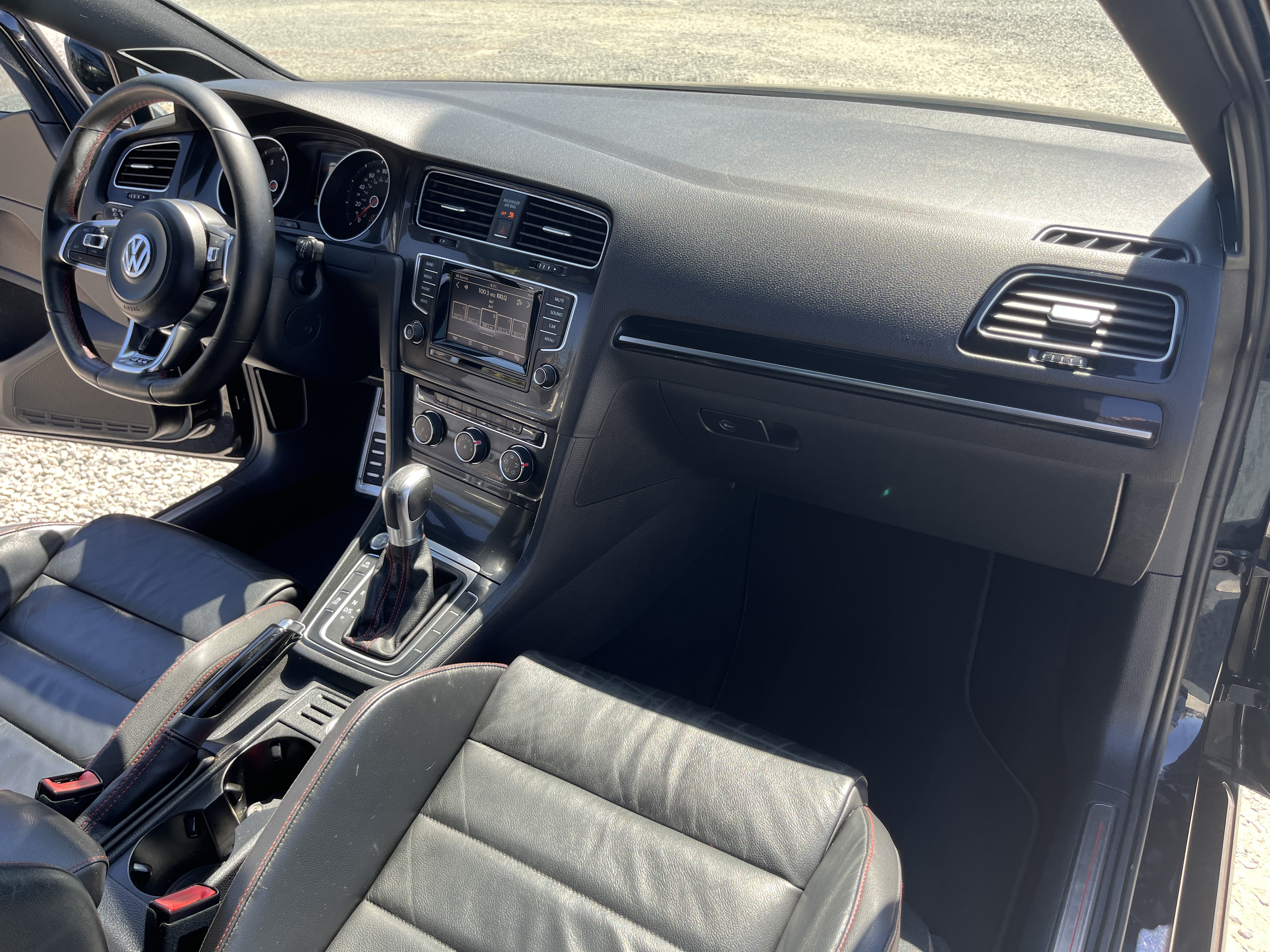 Used 2015 Volkswagen GTI SE FWD image 14